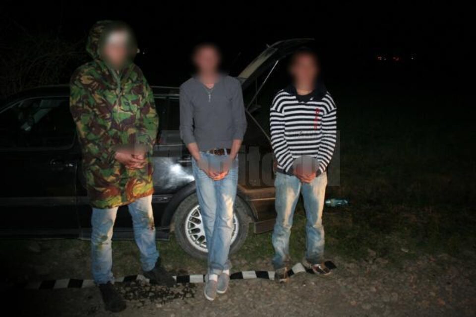 Țigările au fost ridicate în vederea confiscării iar autoturismul a fost indisponibilizat