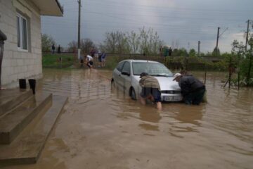 Blestemul inundațiilor a lovit în Săptămâna Patimilor