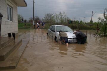 Blestemul inundațiilor a lovit în Săptămâna Patimilor