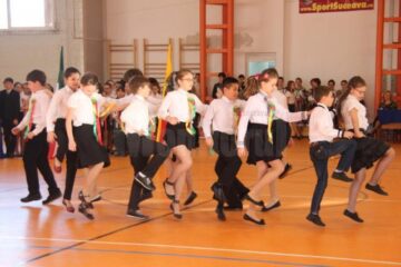Dansuri populare tradiționale, specifice fiecărei țări partenere în proiect