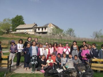 Acțiuni de ecologizare, organizate de elevii Liceului Tehnologic Cajvana