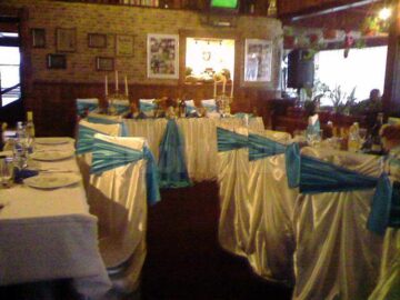 În restaurantul și grădina de vară Admiral Cetate se pot organiza nunți, botezuri, aniversări