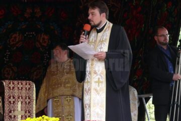 Biserica Floreni, preot Sorin Doroftiese