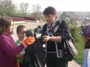 Acțiuni de ecologizare, organizate de elevii Liceului Tehnologic Cajvana