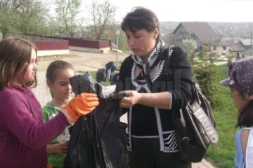 Acțiuni de ecologizare, organizate de elevii Liceului Tehnologic Cajvana