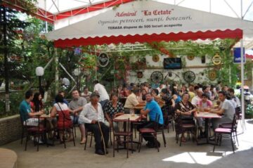 Sute de clienti vin in fiecare sfarsit de saptamana la Admiral Cetate