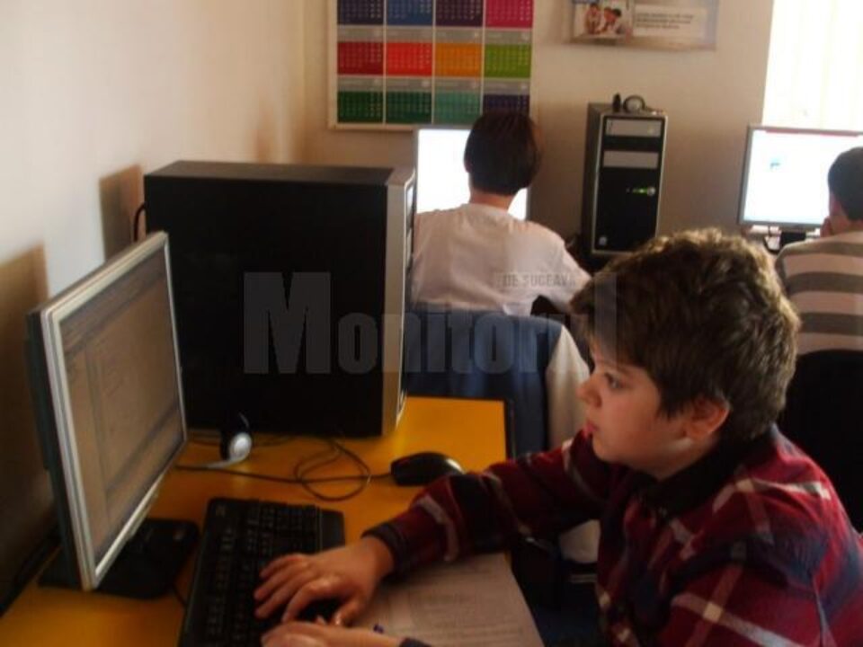 Informaticienii de la Palatul Copiilor se pregătesc pentru două concursuri naționale