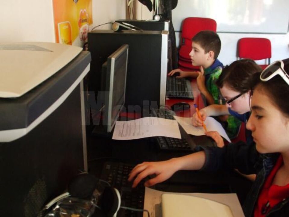 Informaticienii de la Palatul Copiilor se pregătesc pentru două concursuri naționale