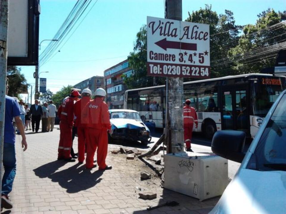 Accidentul s-a petrecut în stația de autobuz din fața Policlinicii