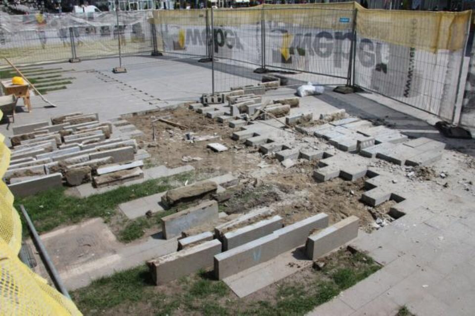 Reparații la esplanada modernizată din centrul Sucevei