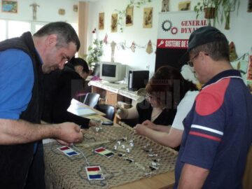 Patru asistați ai Centrului de Reabilitare Mitocu Dragomirnei au câștigat un concurs național de afișe