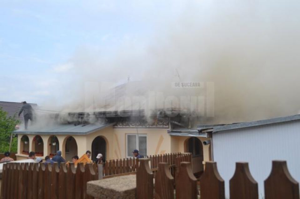 Incendiul a izbucnit de la coșul de evacuare a fumului, prin efect termic, din cauza neizolării corespunzătoare
