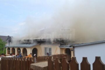 Incendiul a izbucnit de la coșul de evacuare a fumului, prin efect termic, din cauza neizolării corespunzătoare