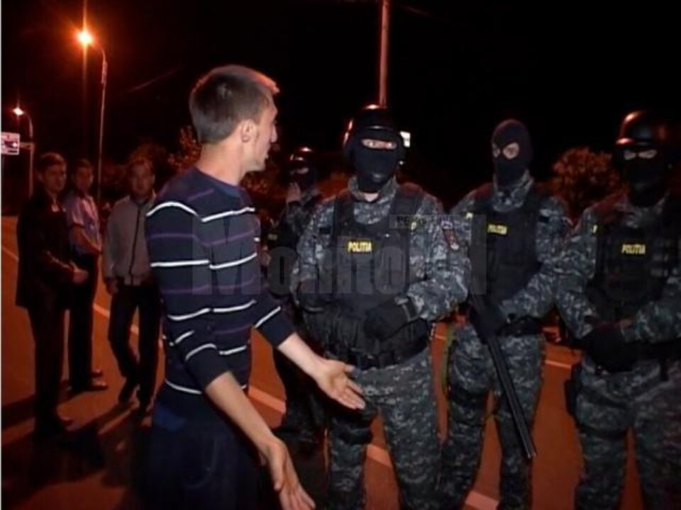 În zonă au fost mobilizați numeroși polițiști pentru a calma spiritele