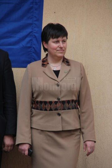 Crenguța Grosar- director adjunct al Școlii Gimnaziale Nr. 1