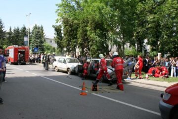 Tinerii au văzut cum se intervine de urgență la un accident rutier