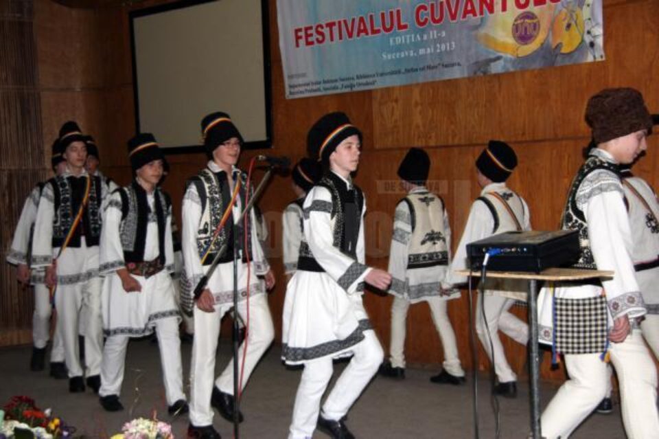 Ansamblul Mugurașul al Școlii Gimnaziale Nr. 1