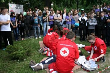 Tinerii au văzut cum se intervine de urgență la un accident rutier
