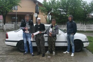 Patru tineri s-au ales cu dosare penale după ce au fost „dezbrăcați” de țigările de contrabandă pe care le transportau