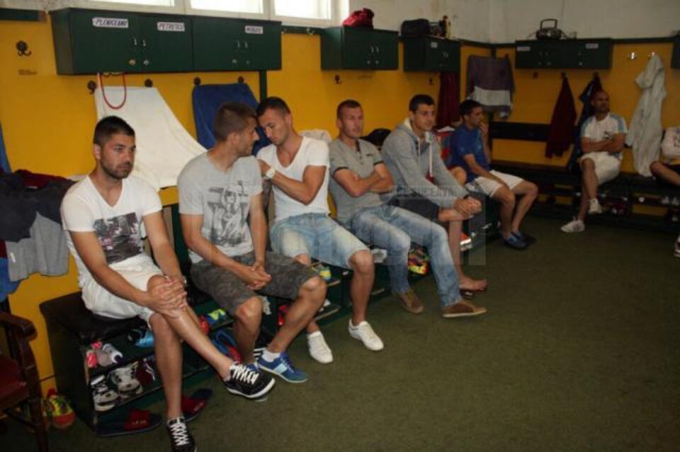 Fotbaliștii Rapidului spun că se simt ai nimănui