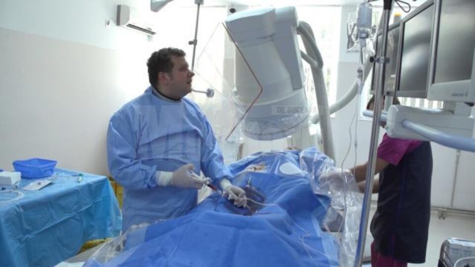 Dr. Roberto Haret: „Studiile efectuate în ultimii cinci ani ne arată că nu există efecte adverse ale acestui tip de proteză” Dr. Roberto Haret: „Studiile efectuate în ultimii cinci ani ne arată că nu există efecte adverse ale acestui tip de proteză”