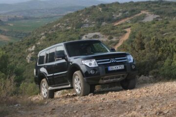 Mitsubishi Pajero va utiliza tehnologie hibridă