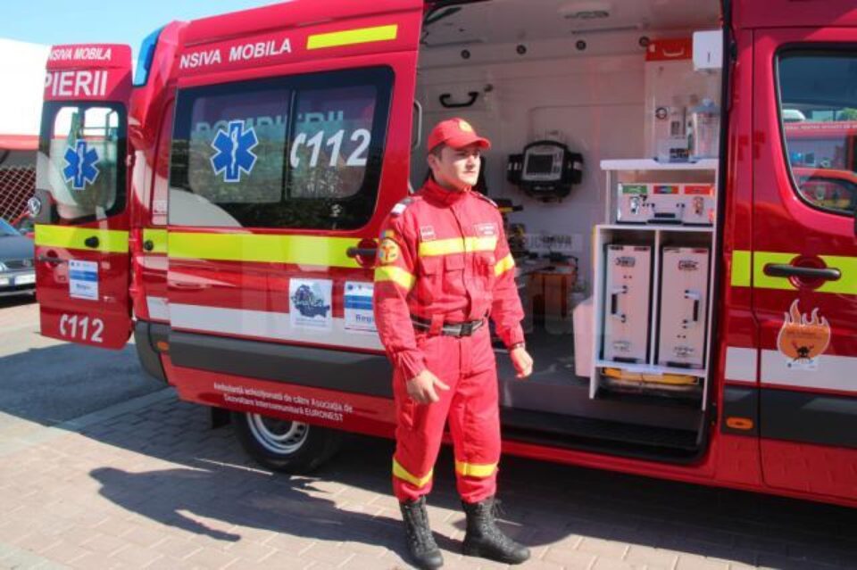 Demonstrații de prim ajutor, în parcarea complexului Zamca, cu ocazia Zilelor Medicale ale Sucevei