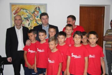Nechifor a premiat echipa de fotbal de la școala din Voitinel