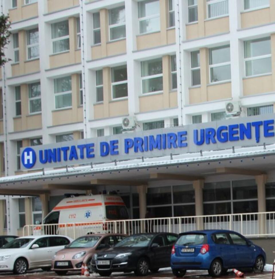 Cei doi sportivi au ajuns la Spitalul Județean de Urgență, cu simptome specifice unei toxiinfecții alimentare Cei doi sportivi au ajuns la Spitalul Județean de Urgență, cu simptome specifice unei toxiinfecții alimentare