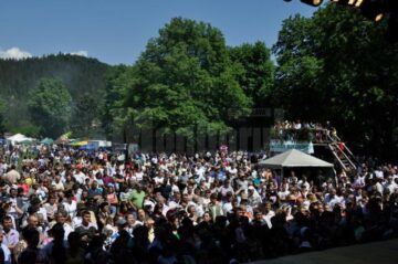 Câteva mii de persoane au participat la Hora Bucovinei