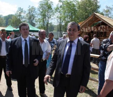 Președintele CJ Suceava, Cătălin Nechifor, și prefectul județului, Florin Sinescu, au vizitat toate standurile