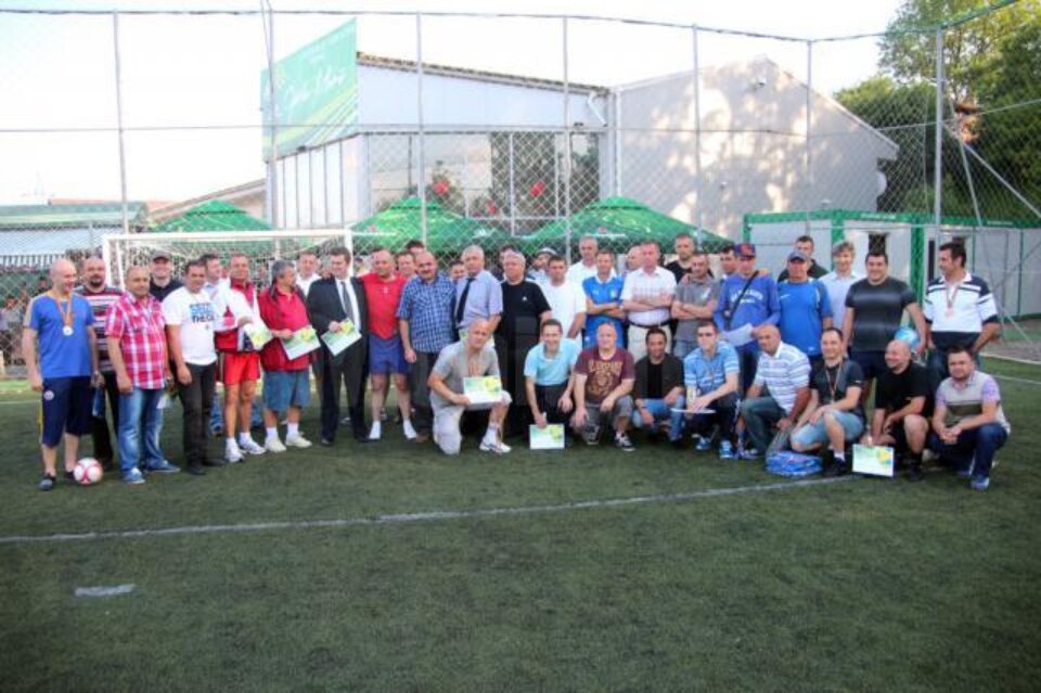 La final, fotbaliștii și oficialitățile s-au fotografiat împreună