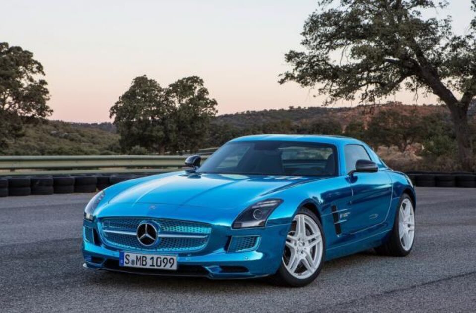 Mercedes introduce primul supercar electric din lume