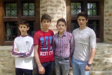 Cătălin (14 ani), Teodor (15 ani), Alexandru (16 ani) și Andrei Beniamin Antemie (18 ani) cântă sub numele de Milenium Group Brothers