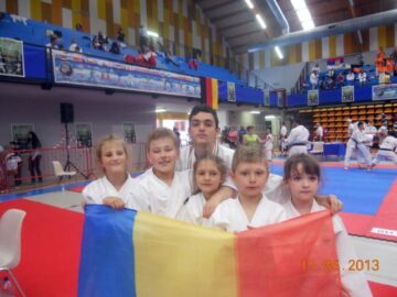 Cei cinci practicanți de karate din Vatra Dornei au avut rezultate bune în Italia