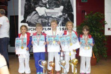Cei cinci practicanți de karate din Vatra Dornei au avut rezultate bune în Italia