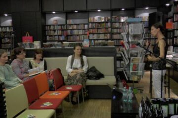 „Supernanny” Irina Petrea s-a întâlnit cu mămicile din Suceava la Librăria Cărturești. Foto: SUCEAVALIVE