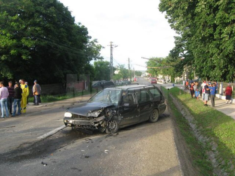 Accident cu trei răniți pe DN 29, la Dumbrăveni