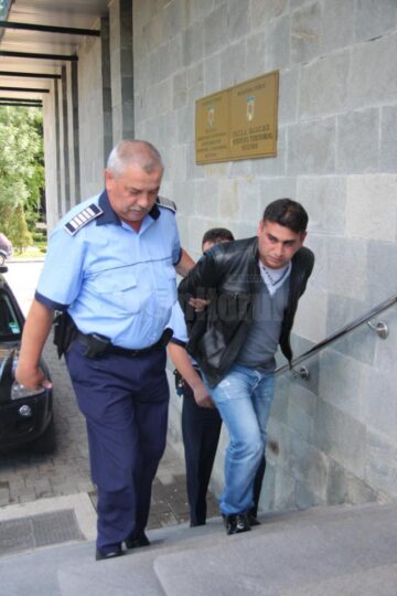 Peste 100 de persoane din toată țara au fost aduse la audieri la sediul DIICOT Suceava