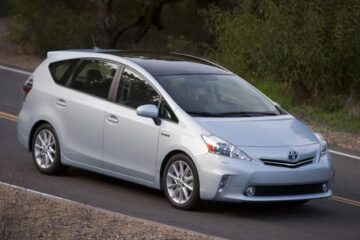 Toyota Prius V, minivanul hibrid