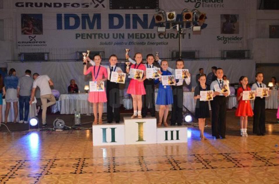 Dansatori suceveni, premiați la două concursuri naționale
