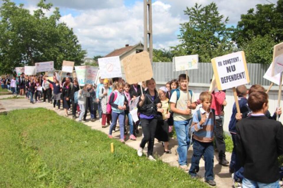 Acțiune civică organizată de elevi ai Școlii cu clasele I-VIII Plopeni