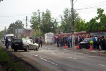 În urma impactului au rezultat trei răniți