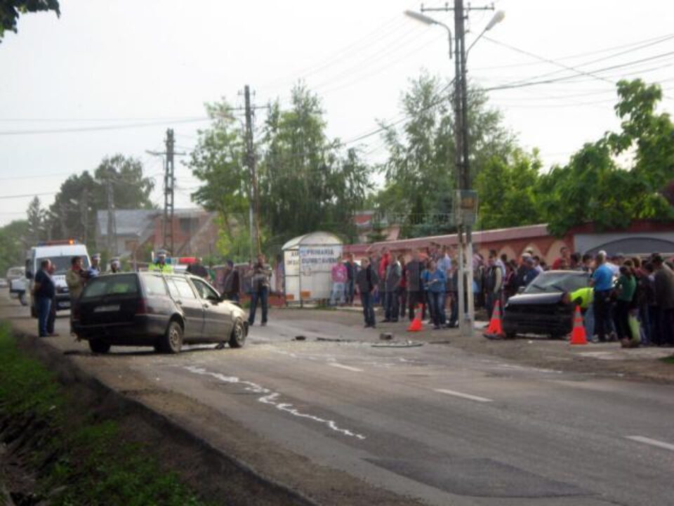 În urma impactului au rezultat trei răniți