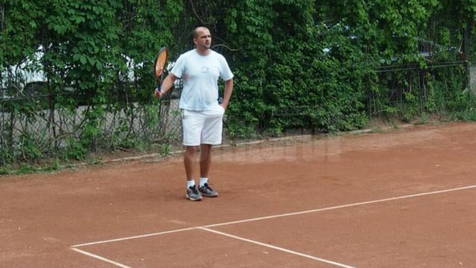 Mihai Pânzaru și-a respectat statutul de principal favorit și s-a impus atât la simplu, cât și la dublu