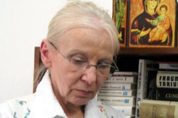 Elena Solunca Moise este publicist și redactor la revista Academica