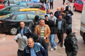 În total, dintre suspecții prezentați la Tribunalul Suceava cu propunere de arestare preventivă, 15 au rămas după gratii
