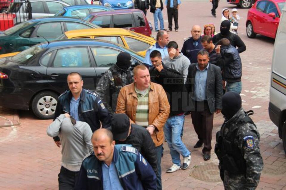 În total, dintre suspecții prezentați la Tribunalul Suceava cu propunere de arestare preventivă, 15 au rămas după gratii