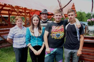 Nicușor Coroamă alături de familia sa