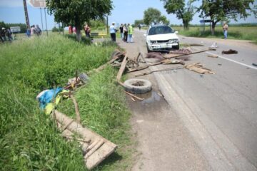 Căruțașul a ieșit de pe drumul comunal dinspre Horodnic de Jos, fără a acorda prioritate